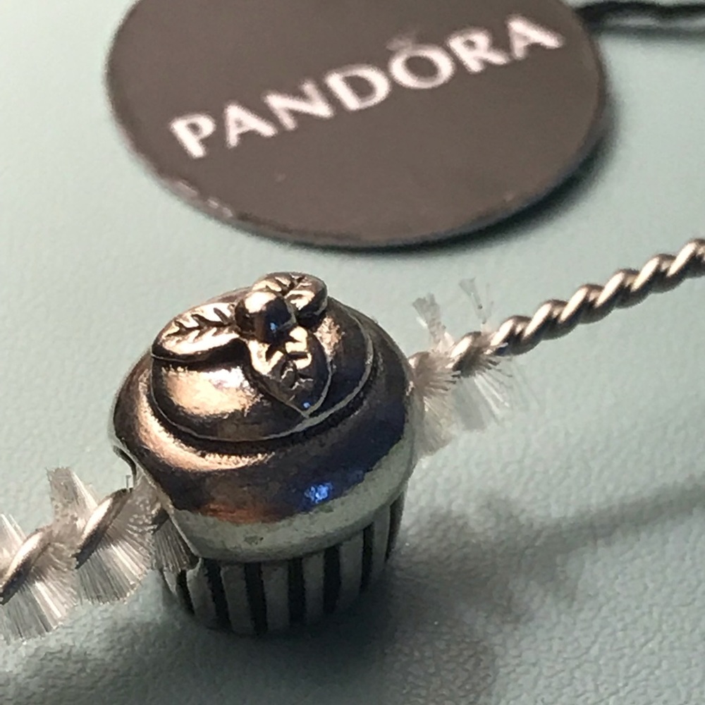 Pandora charm: cupcake (retired)